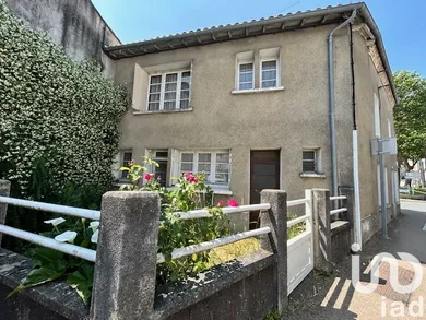 House at La Chapelle-Saint-Laurent (79430)