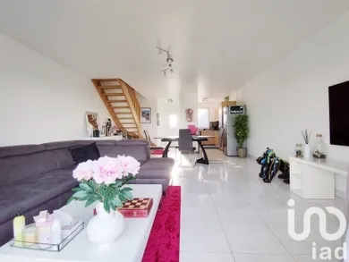 Apartment in Villejust (91140)