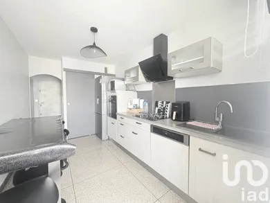 Apartment in Marignane (13700)