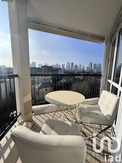 Apartment in Courbevoie (92400)