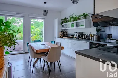 Apartment at Bois-d'Arcy (78390)