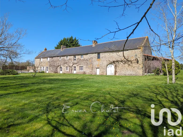 Maison 6 pièces 240 m² · à Saint-Étienne-de-Montluc · 240 m² · 649 000 €