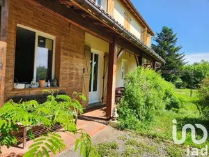 Maison traditionnelle à Les Églisottes-et-Chalaures (33230)