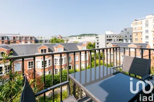 Apartment at Puteaux (92800)