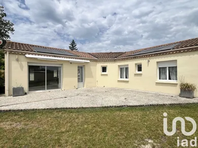 House at Illats (33720)