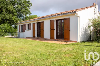 Traditional house in Saint-Denis-la-Chevasse (85170)