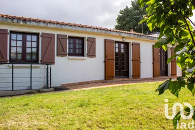 Traditional house at Saint-Denis-la-Chevasse (85170)