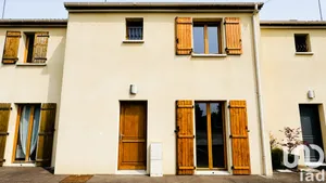 House at Pont-Sainte-Marie (10150)