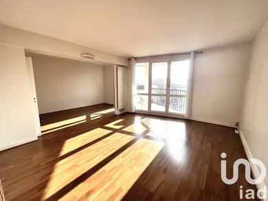 Apartment in Courbevoie (92400)