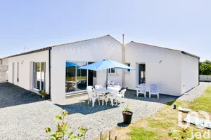 Pavillon à Saint-Maxire (79410)