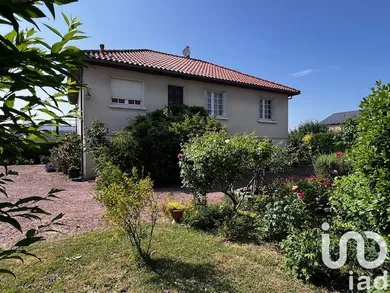 Detached house at Louzy (79100)
