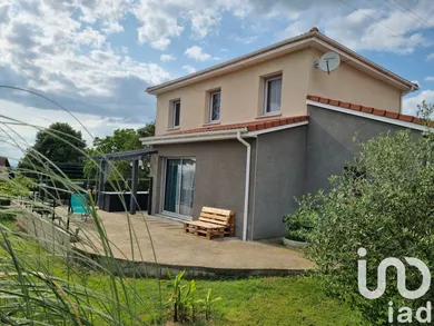 Maison traditionnelle à Haute-Rivoire (69610)