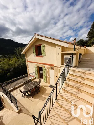 House at Gilette (06830)