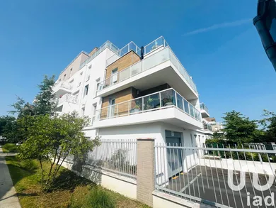 Apartment at Noisy-le-Grand (93160)