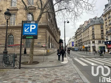 Parking at Paris (75004)