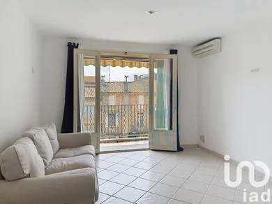 Apartment in Saint-Rémy-de-Provence (13210)