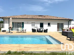Maison à Saint-Pierre-du-Mont (40280)