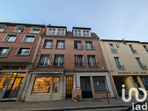 Building at Versailles (78000)