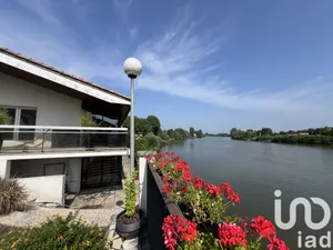 Architectural house at Saint-Jean-de-Blaignac (33420)