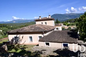 Maison traditionnelle à Roquefort-les-Pins (06330)