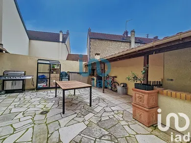 Townhouse at Mantes-la-Ville (78711) — 16/17