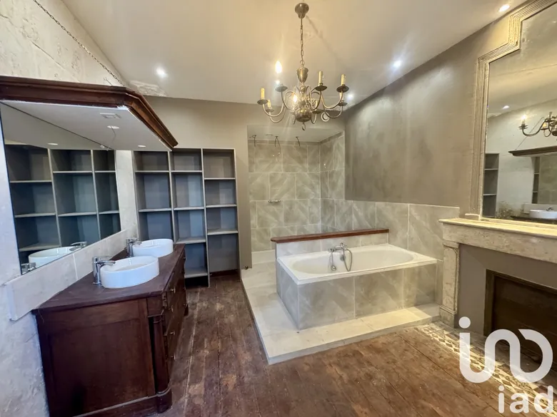 Maison 10 pièces 300 m² · à Agris · 300 m² · 255 000 €