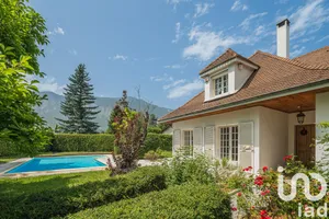 Maison traditionnelle à Saint-Ismier (38330)