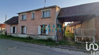 Village house in Sandarville (28120)