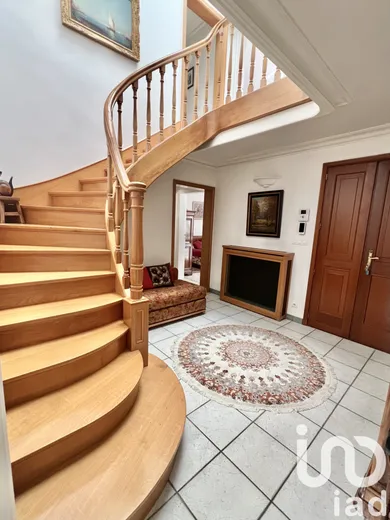 Architectural house in Parmain (95620)