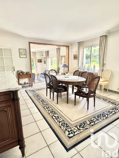 Architectural house in Parmain (95620)