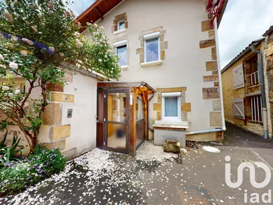 Village house at Vic-le-Comte (63270)