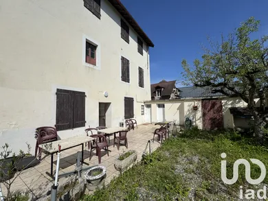 Building in Pardies-Piétat (64800)