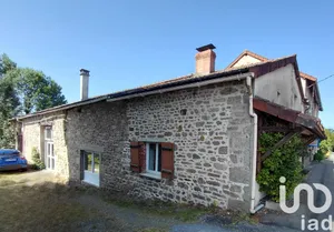 Village house at Saint-Amand-Jartoudeix (23400)