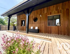 House at Salles (33770)