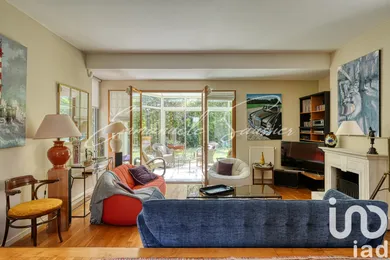 Architectural house at La Celle-Saint-Cloud (78170)