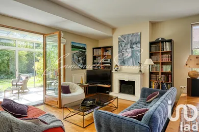 Architectural house at La Celle-Saint-Cloud (78170)