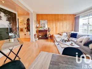 Apartment at Fresnes (94260)