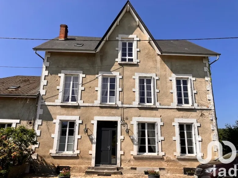 Maison 9 pièces 250 m² · à La Courtine · 250 m² · 149 000 €