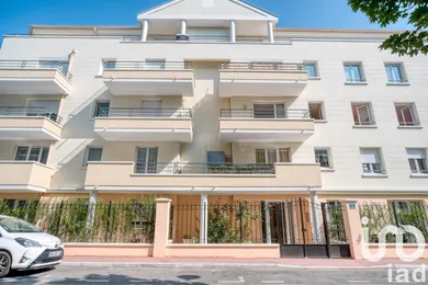 Apartment at Noisy-le-Grand (93160)