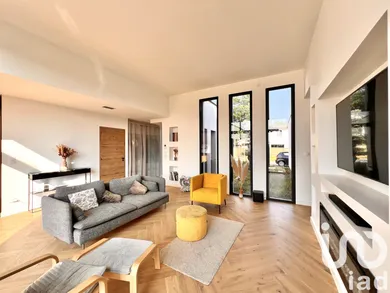 House at Macau (33460)