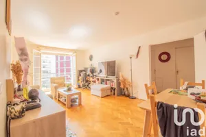 Apartment at courbevoie (92400)