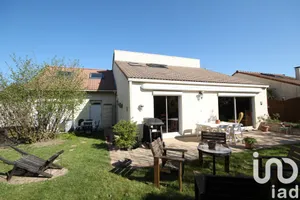 House at Les Clayes-sous-Bois (78340)