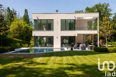 Architectural house at Marnes la Coquette (92430)