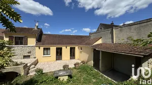 Village house at Vienne-en-Arthies (95510)