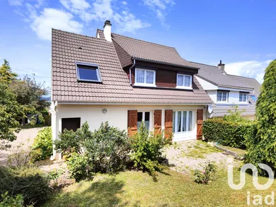 House at Magnanville (78200)