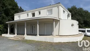 Mansion at Naintré (86530)