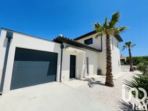 Architectural house at Bizanet (11200)