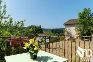 Maison de village à Saint-Bonnet-le-Chastel (63630)