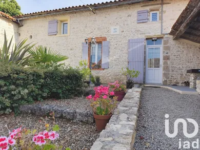 Maison à Saint-Claud (16450)