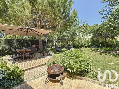 House at Mandres-les-Roses (94520)